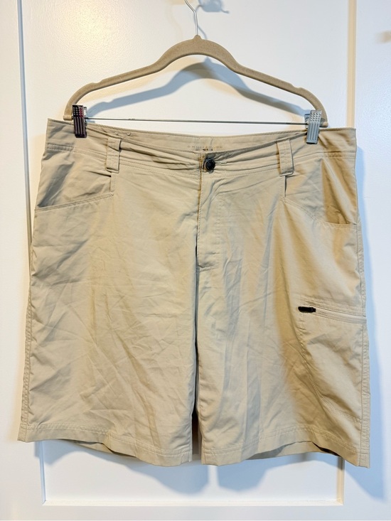 Columbia Other - Columbia Men’s Khaki Silver Ridge Shorts - Size 36Wx10L